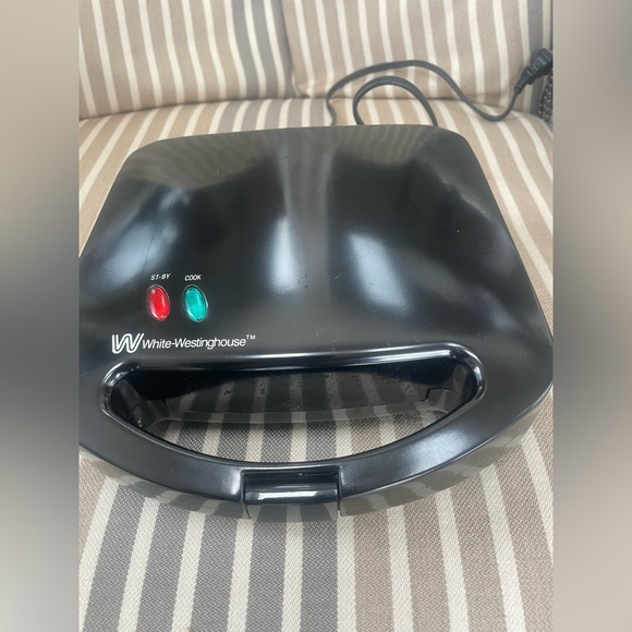 Compact Waffle Maker - Picture 2 of 3